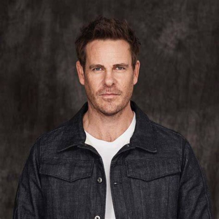 Aaron Jeffery photo 2