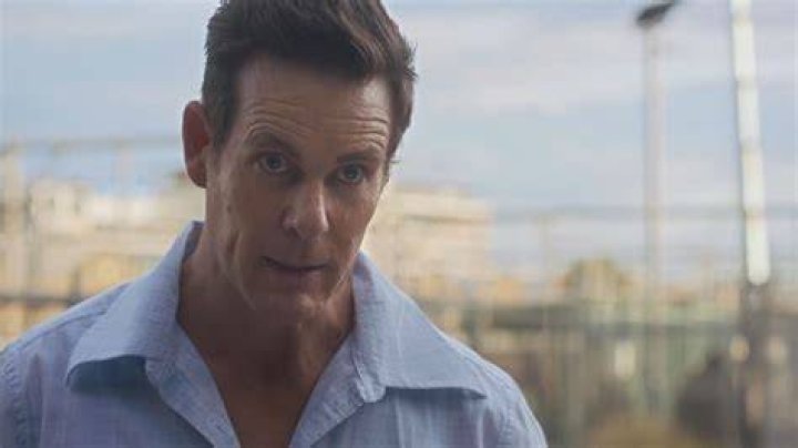 Aaron Jeffery photo 3