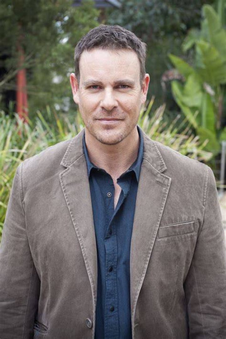 Aaron Jeffery photo