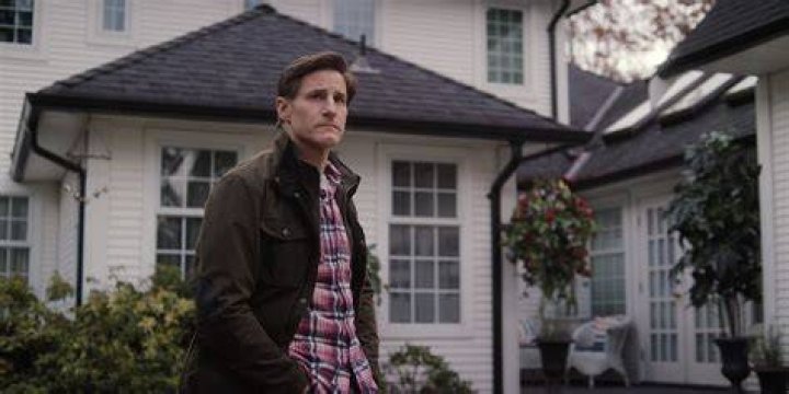 Devil in Ohio. Sam Jaeger as Peter Mathis in episode 106 of Devil in Ohio. Cr. Courtesy of Netflix © 2022 Devil in Ohio. Sam Jaeger as Peter Mathis in episode 106 of Devil in Ohio. Cr. Courtesy of Netflix © 2022