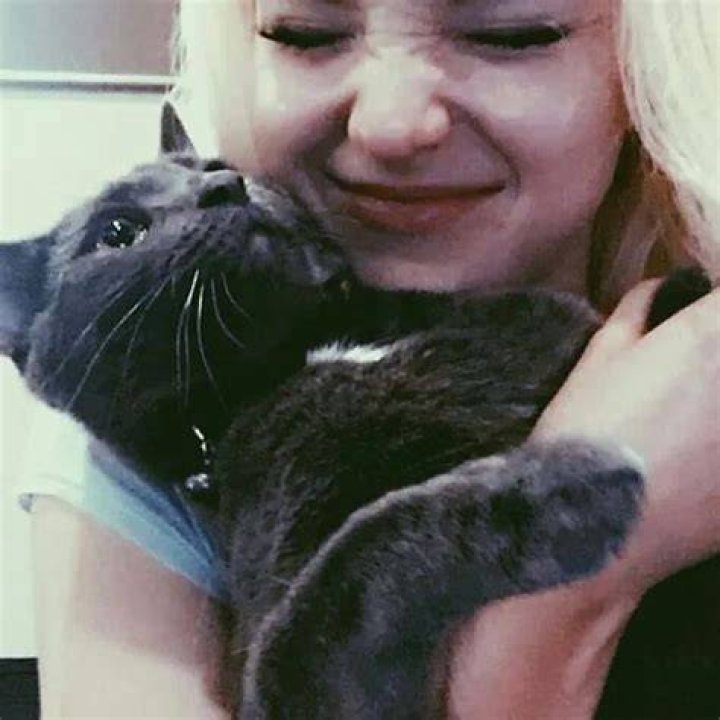 Dove Cameron cat named Fern