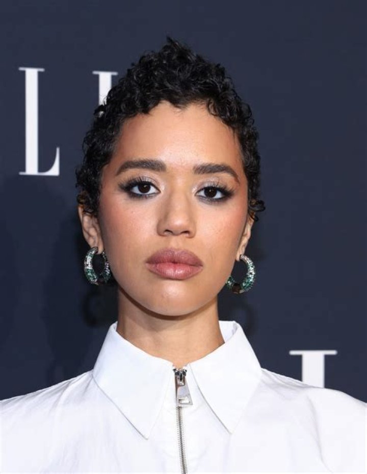 Jasmin Savoy Brown's pet Dog