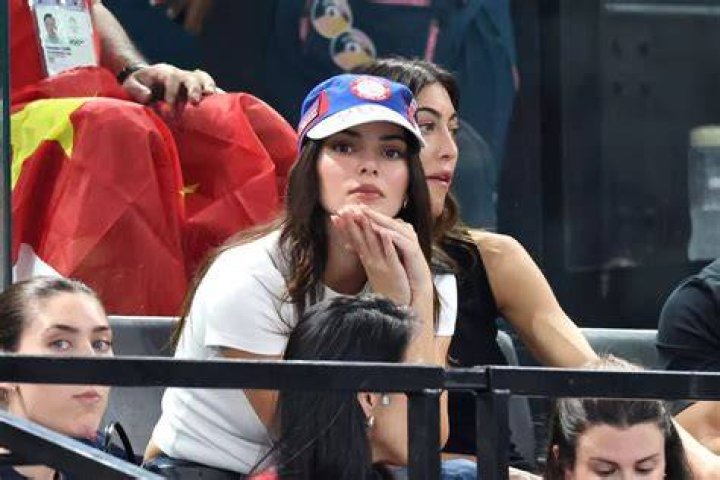 Kendall Jenner crying