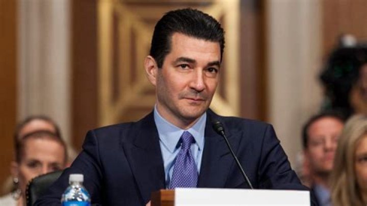 Scott Gottlieb has a net worth of $370,000 as of 2020.