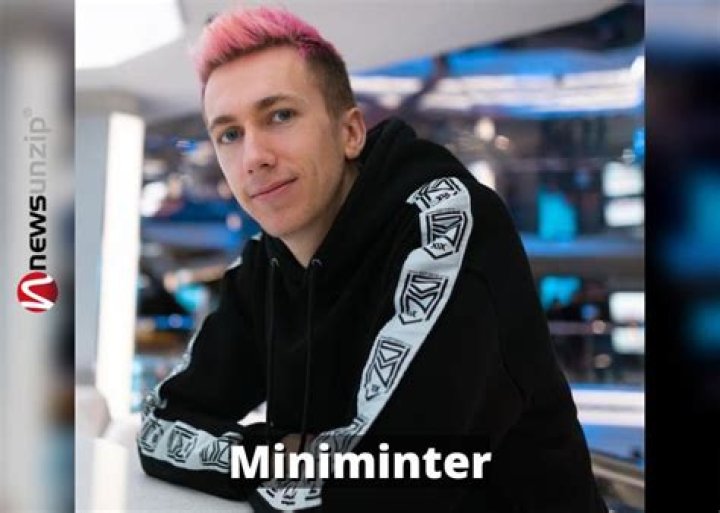 Simon Minter (Miniminter)'s pet Mushu